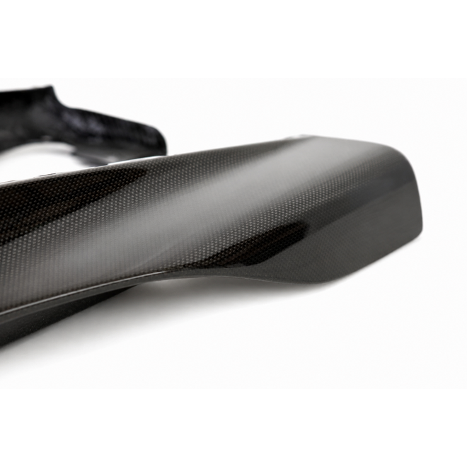 Este texto refere-se a um conjunto de saias laterais de fibra de carbono no estilo do Ferrari 812 Competizione.