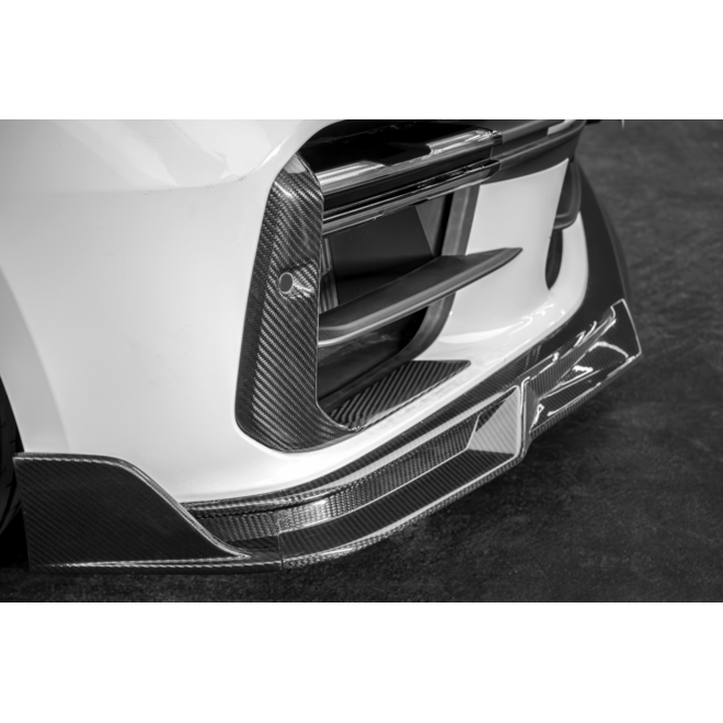 This concerns a Porsche Panamera 976 Turbo S carbon front bumper air intake.