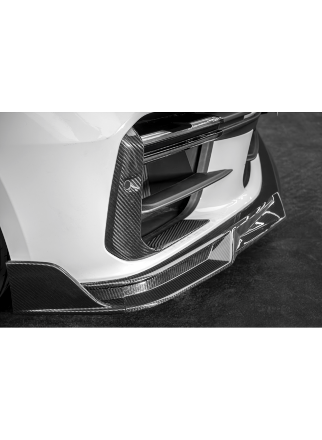 Dit betreft een Porsche Panamera 976 turbo s Carbon voorbumper luchthapper