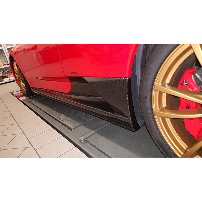 Ferrari F430 bas de caisse en carbone style Scuderia
