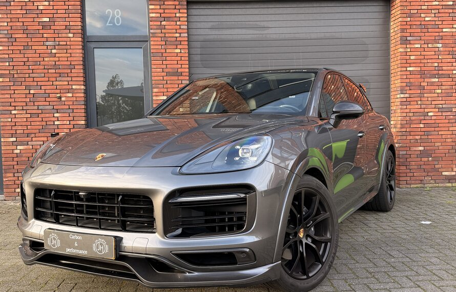 Porsche Cayenne Coupé chez JHParts avec lame TK et touches de carbone