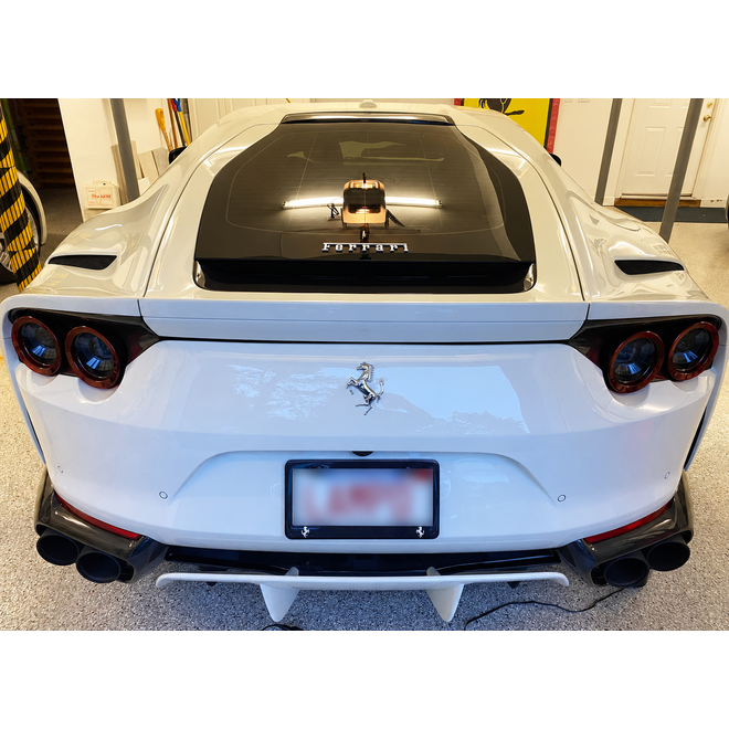 Ferrari 812 Superfast cornici fanali posteriori in carbonio