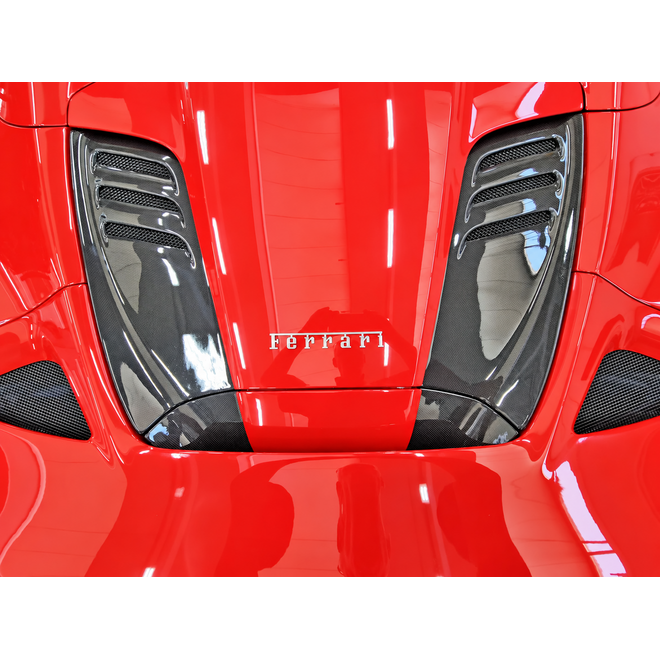 Ferrari F8 Spider griglie cofano motore in carbonio