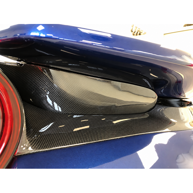 Ferrari 488 Pista / Pista Spider chiusure verticali posteriori in carbonio