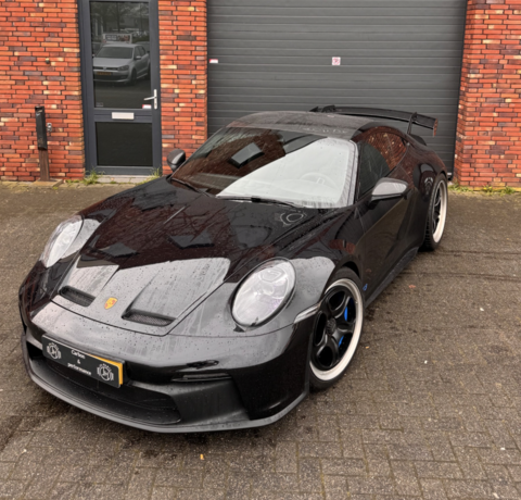 Porsche 992.1 GT3 met carbon details en IPE uitlaat