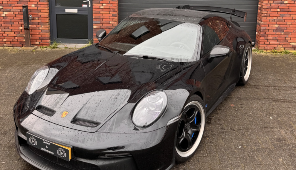 Porsche 992.1 GT3 met carbon details en IPE uitlaat