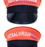 Pet oranje voetbalvrouw