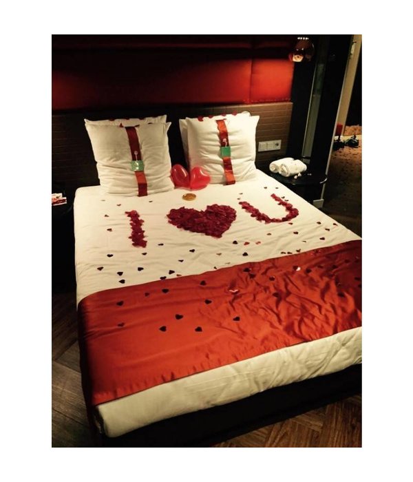 Luxe donkerrode rozenblaadjes