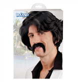 Pruik Chuck met snor zwart