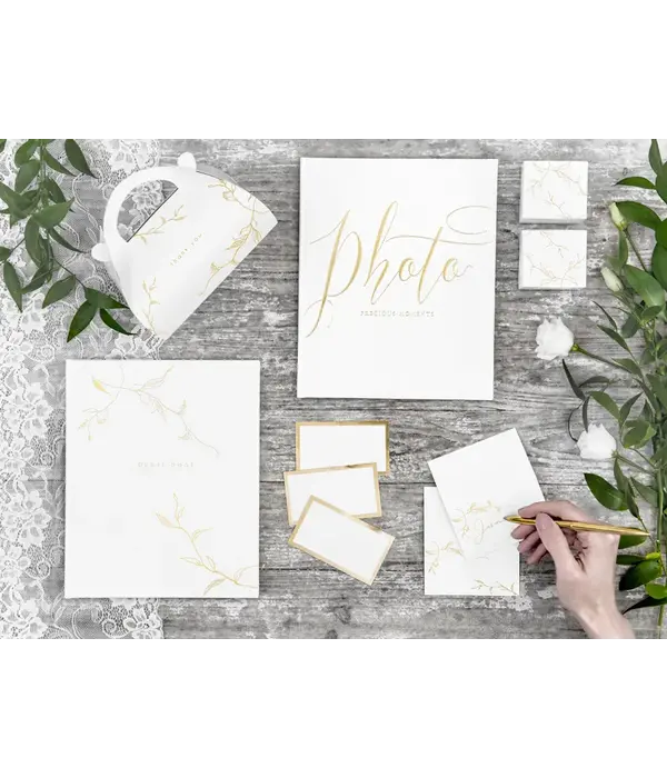 Gastenboek Met Gouden Takjes Motief (20x24,5cm)