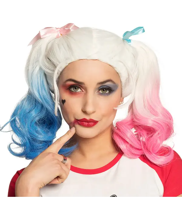 Pruik J. Ester Quinn