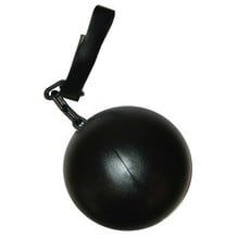 Boevenbal met ketting