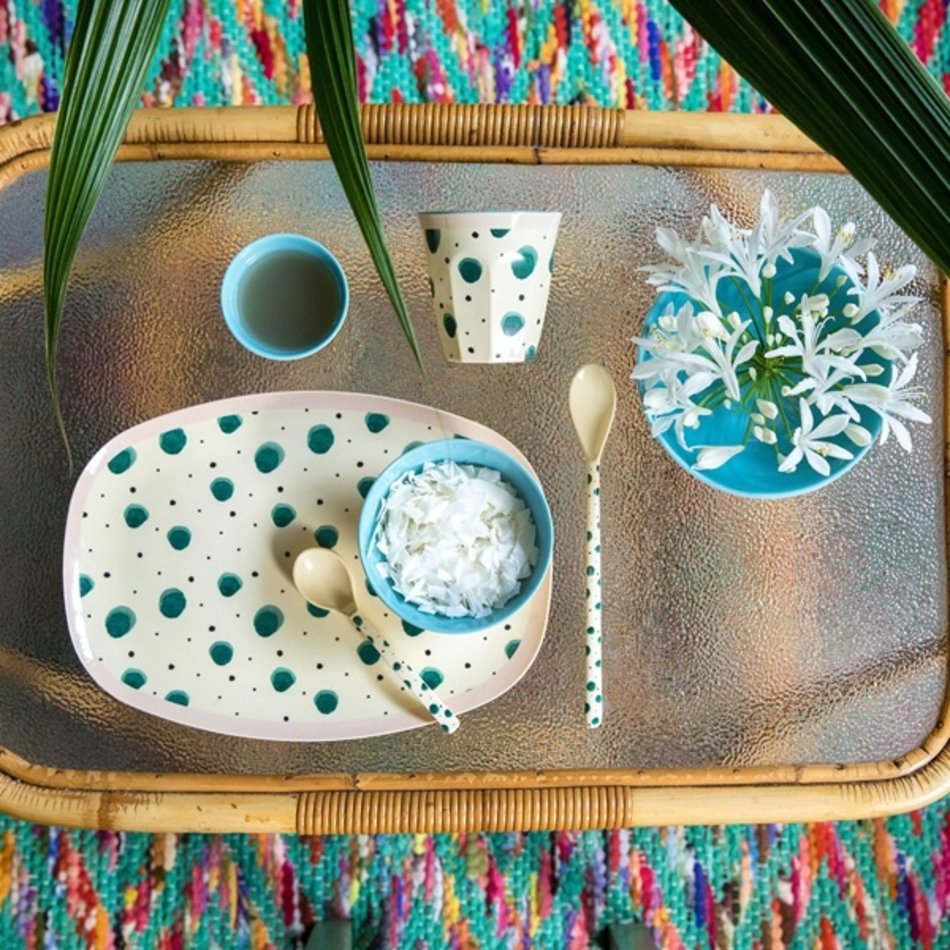 Groot bord met blauwe waterverf spatten