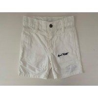Witte short met blauwe tekst