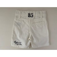 Witte short met blauwe tekst