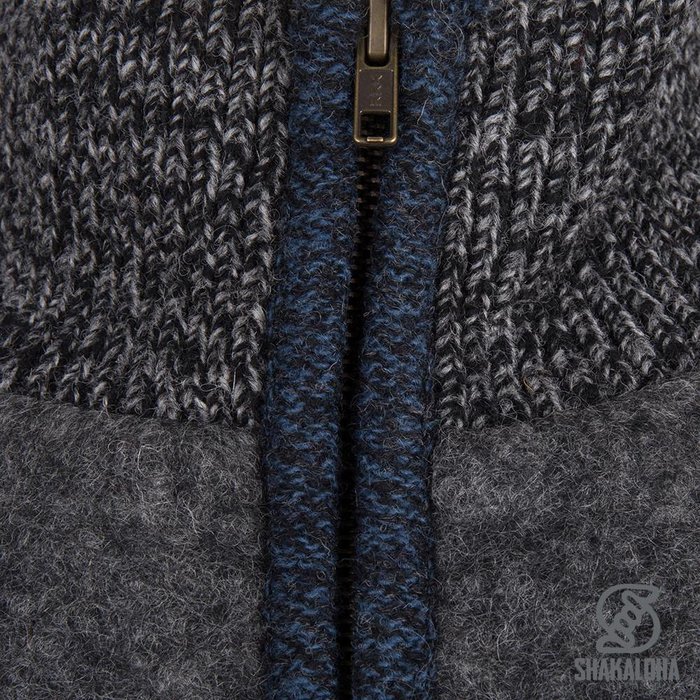 Shakaloha Shakaloha Gebreid Wollen Vest Sierra Antraciet Blauw met Katoenen Voering en Hoge Kraag - Man/Uni - Handgemaakt in Nepal van Schapenwol