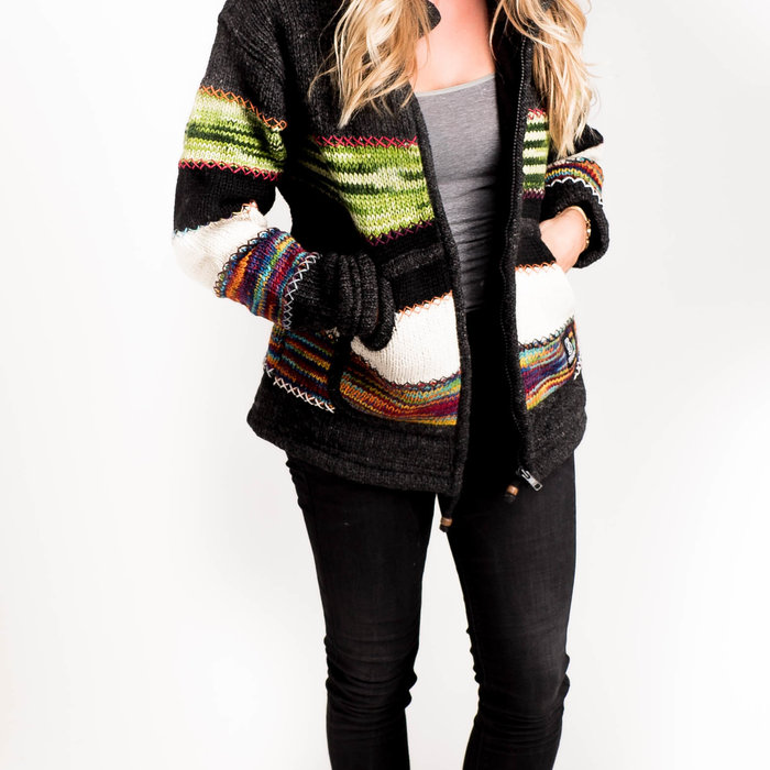 Shakaloha Shakaloha Gestrickte Wollweste Paisly Anthrazit Multicolor mit Fleecefutter und Kapuze mit Innenkragen – Damen – Handgefertigt in Nepal aus Schafwolle