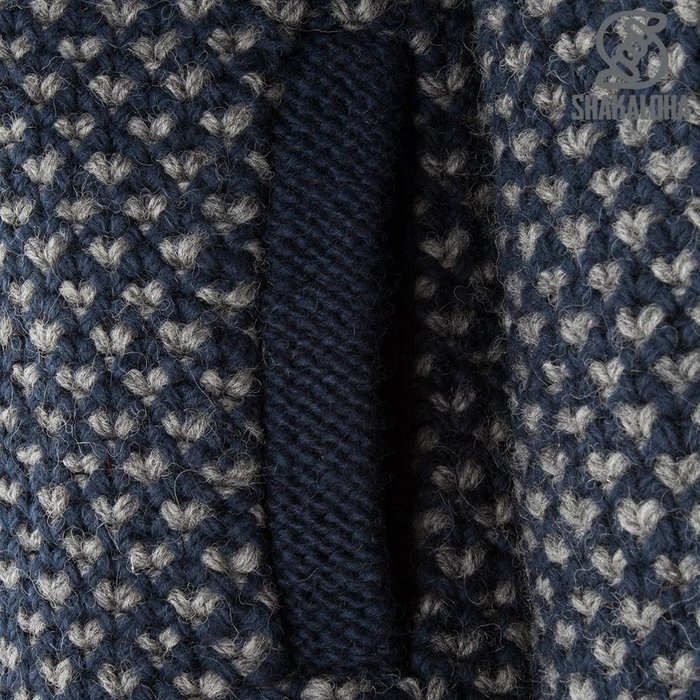 Shakaloha Cardigan en laine tricoté Shakaloha Marlin bleu marine avec doublure en polaire et capuche amovible - Homme/Uni - Fabriqué à la main au Népal à partir de laine de mouton
