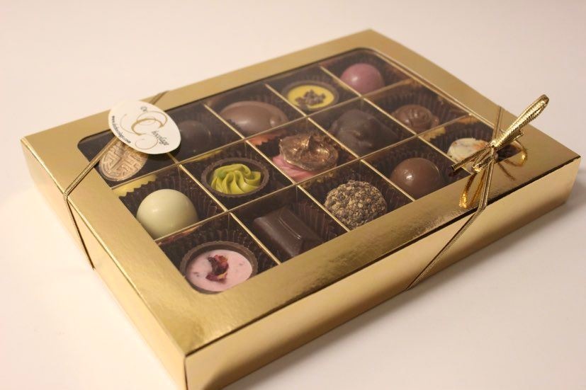 Gouden venster doos met 15 bonbons