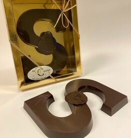 chocolate letter with kurkuma pepper