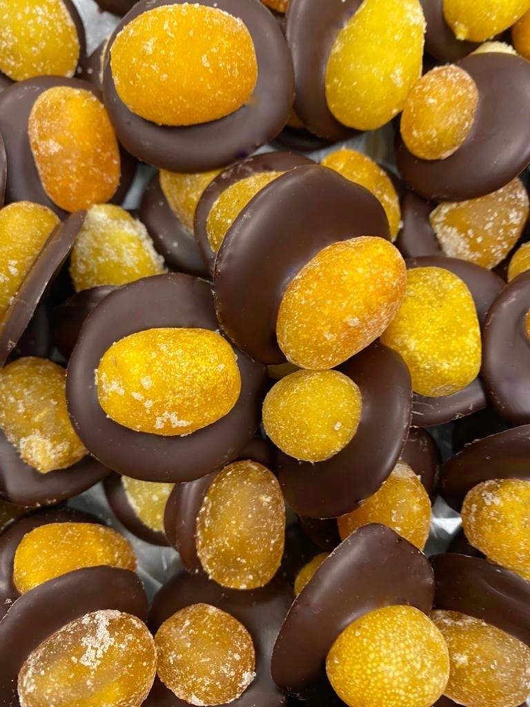 Kumquat gedipt in pure chocolade