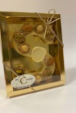 Vegan wit chocolade letter met hazelnoot toefjes en noten