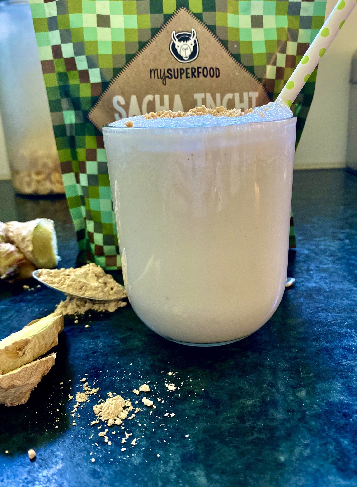 PROTEIN-SMOOTHIE WITH BANANA, GINGER & SACHA INCHI