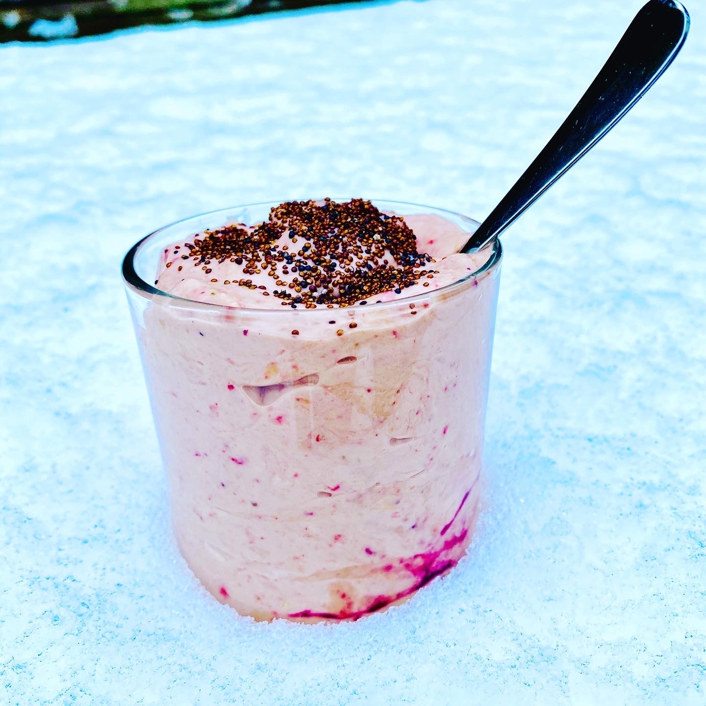 SMOOTHIE MIT BEEREN, INGWER &amp; CANIHUA - mysuperfood.ch