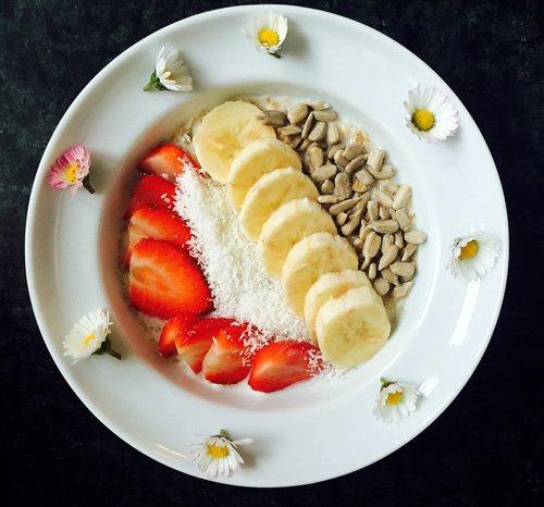 MÜESLI BOWL MIT MACA