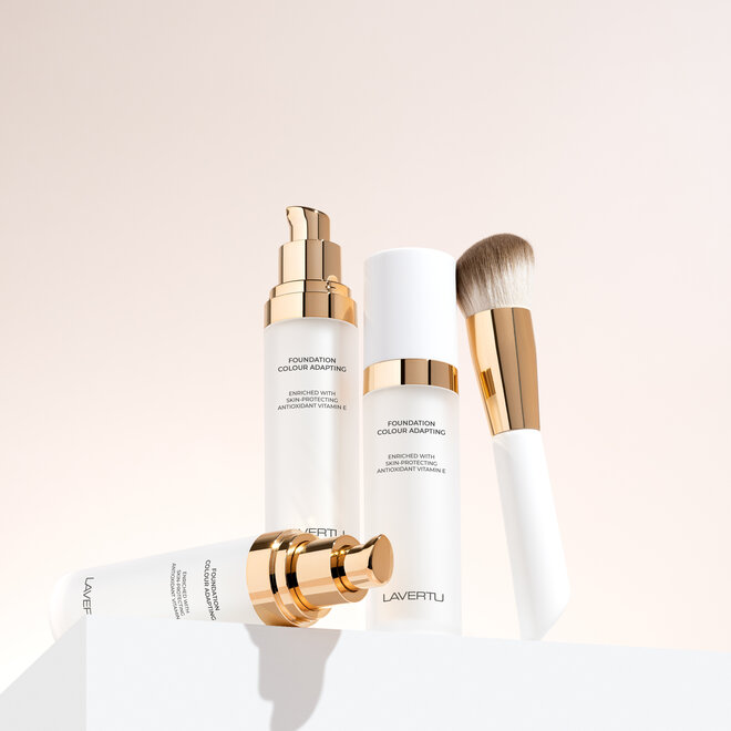 LAVERTU Foundation Brush - Luxurious, cruelty-free brush for a flawless finish