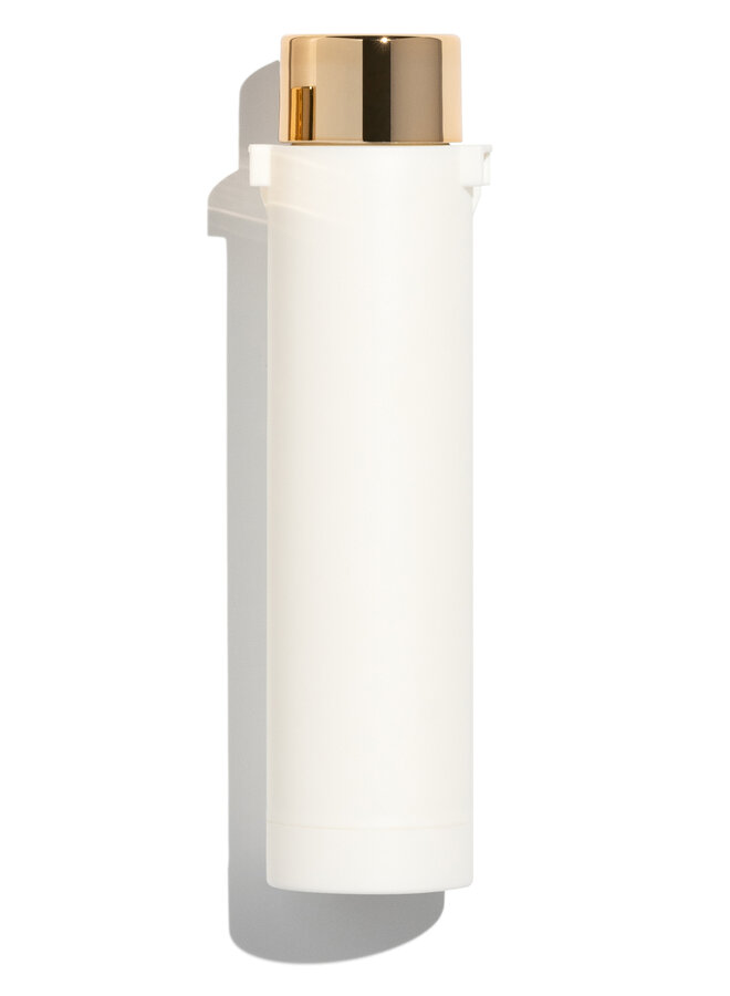 Colour Adapting Foundation with Vitamin E Refill