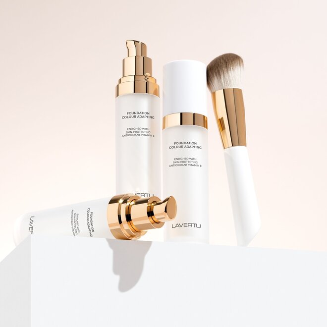 LAVERTU Colour Adapting Foundation Set - Mit Foundationpinsel, talkfrei und mit Vitamin E angereichert.