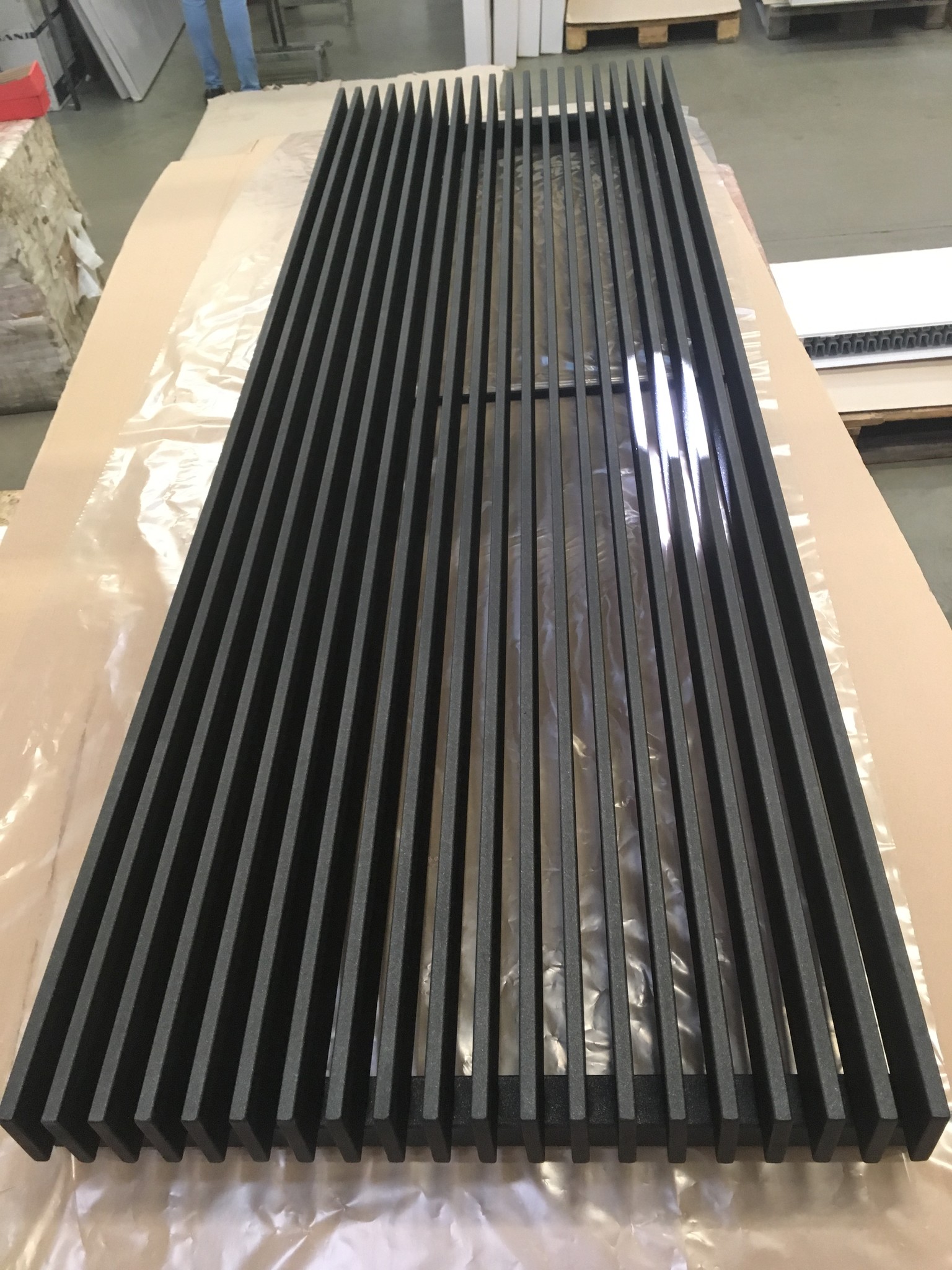 Vertical radaitor in dark colour - Coloured vertical radiator