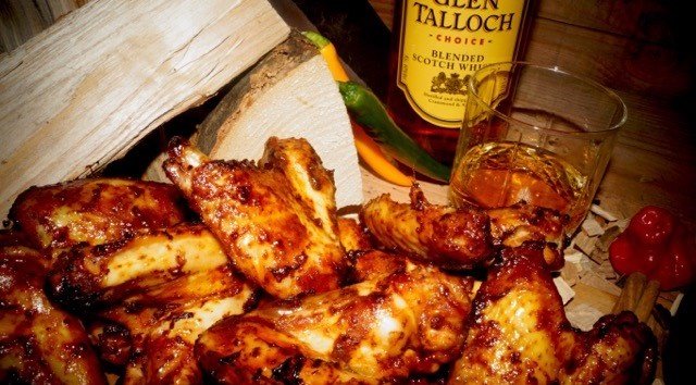 In Whisky Barbecuesaus Gemarineerde Chickenwings! Manners it is!