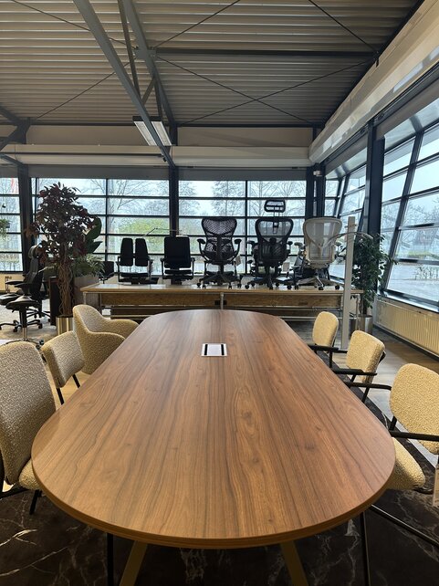 Grote vergadertafel LAB Mr Big American Walnut Grote vergadertafel LAB Mr Big American Walnut