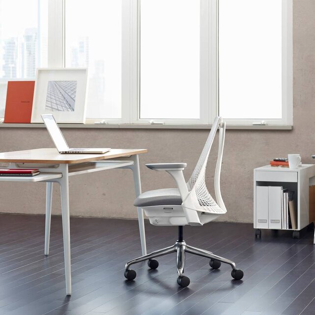 Herman Miller Sayl wit Herman Miller Sayl wit