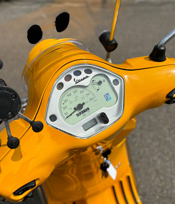 Vespa lx 25km/u Full Custom Geel 2010