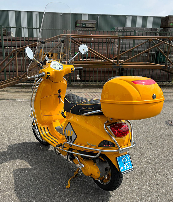 Vespa lx 25km/u Full Custom Geel 2010