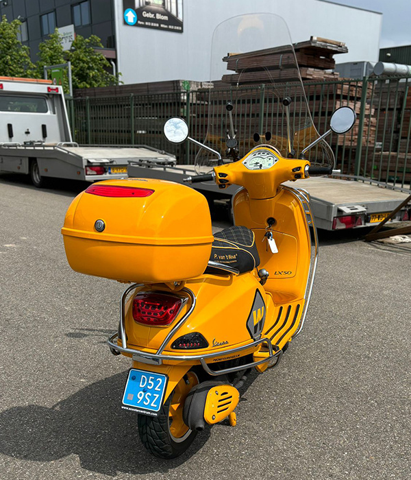Vespa lx 25km/u Full Custom Geel 2010