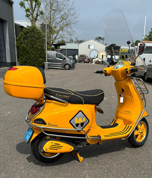 Vespa lx 25km/u Full Custom Geel 2010