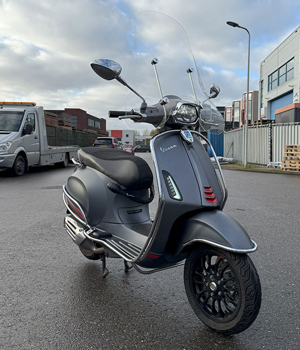 Vespa Sprint Sport 45km/u Mat Grijs 2023