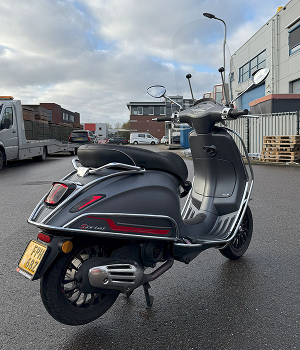 Vespa Sprint Sport 45km/u Mat Grijs 2023