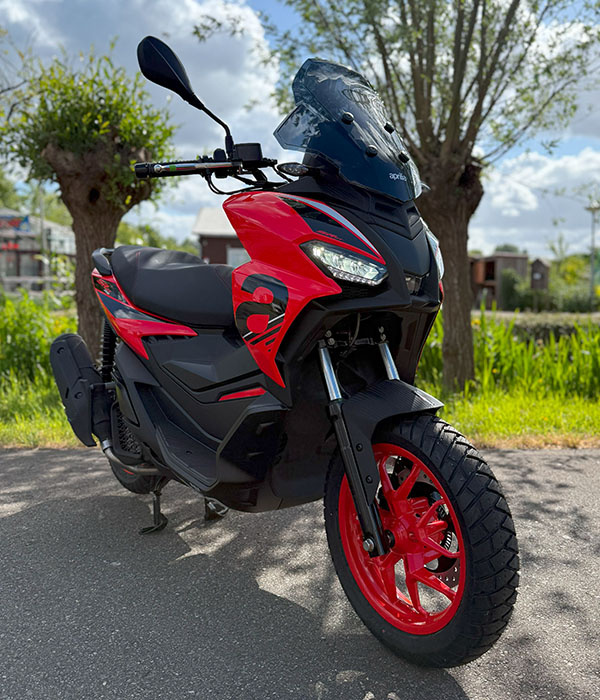 Aprilia SR GT 200 Sport Red Raceway
