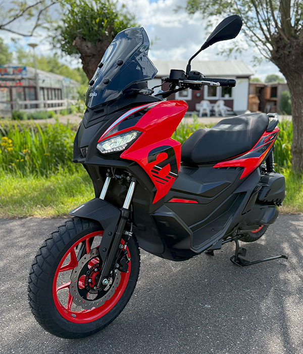 Aprilia SR GT 200 Sport Red Raceway