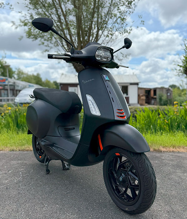 Vespa Sprint S 45k/u Elettrica Matzwart 2025