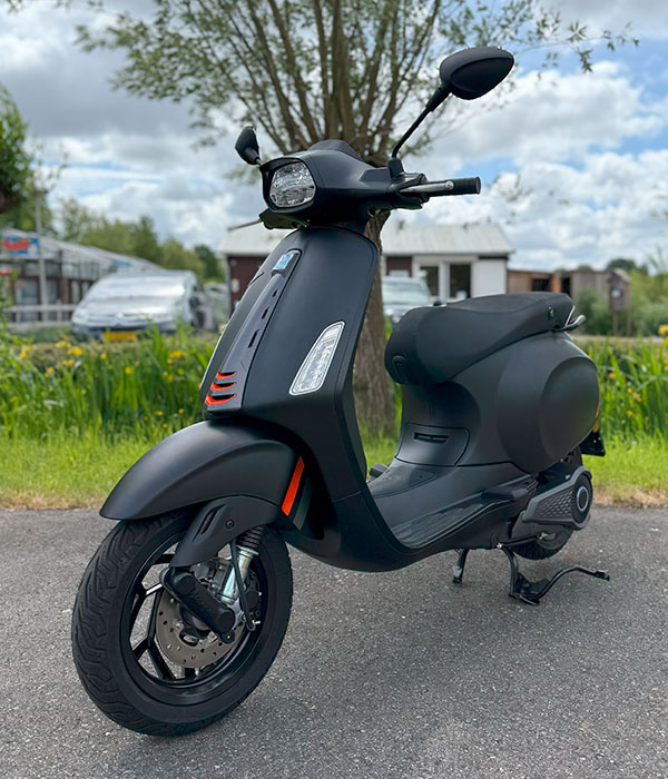 Vespa Sprint S 45k/u Elettrica Matzwart 2025