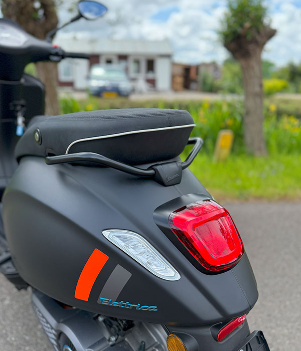 Vespa Sprint S 45k/u Elettrica Matzwart 2025