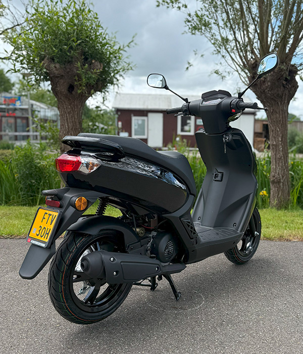 Peugeot Kisbee 45km/u EURO 5 Pearly Black