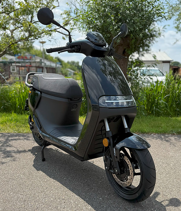 Segway E300SE 100km/u Elektrische motorscooter zwart 2025