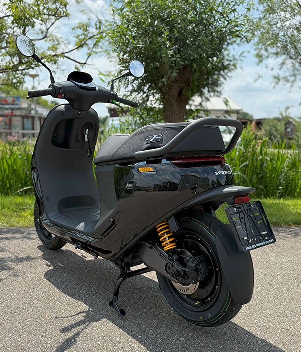 Segway E300SE 100km/u Elektrische motorscooter zwart 2025